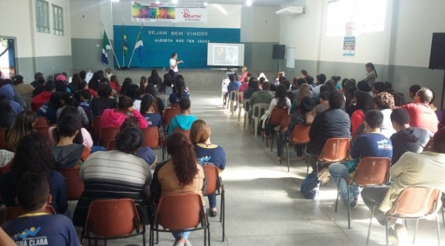 Água Clara recebe palestras e atividades sobre Diversidade Sexual Cerca de 200 estudantes da rede municipal de ensino presenciaram a palestra. (Foto: Divulgação)