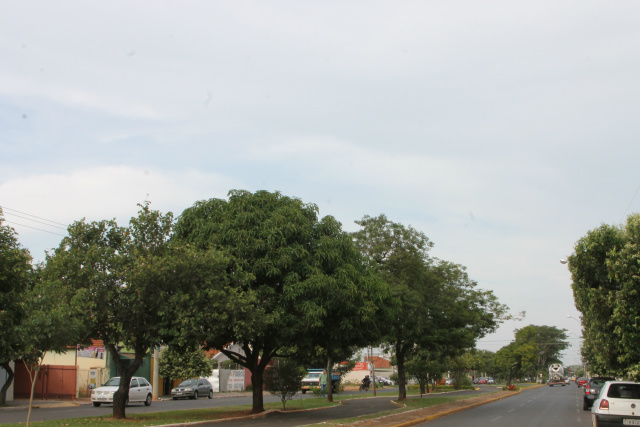 Sábado de sol e poucas nuvens em Três Lagoas (foto: Fábio Jorge)