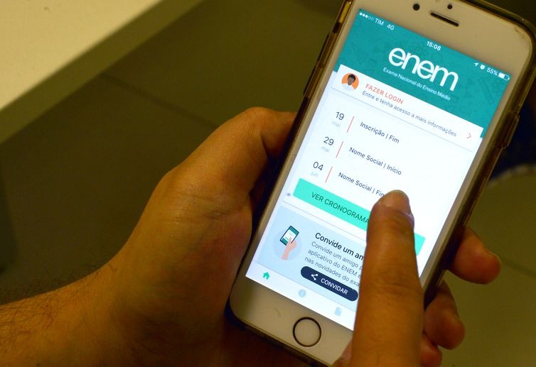 Inscrições no Enem começam segunda-feira O candidato deve informar endereço de e-mail, telefone fixo ou celular - Marcello Casal jr/Agência Brasil