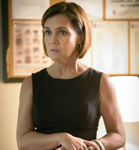 BABILÔNIA: Poderosa, Inês volta à Souza Rangel e deixa Beatriz chocada Inês surpreende Beatriz (Foto: Tata Barreto/TV Globo)