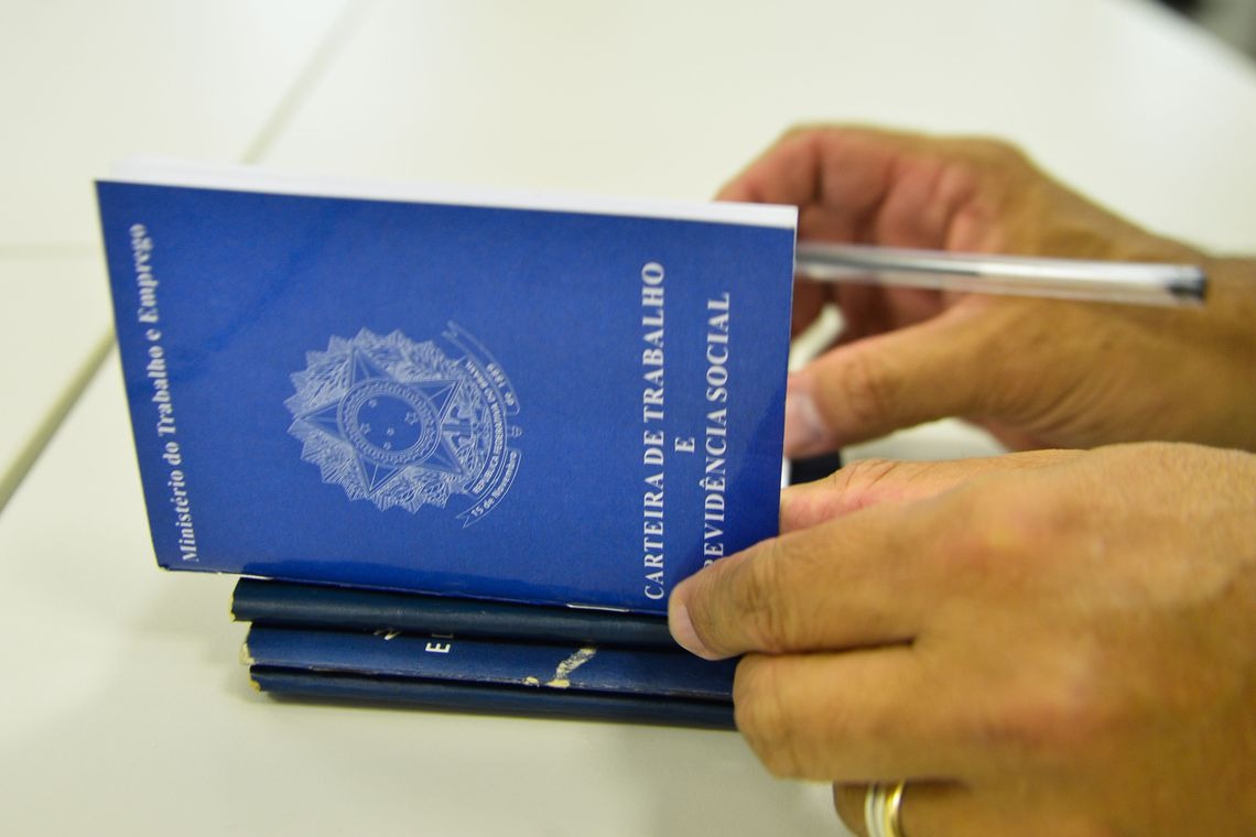 Reforma trabalhista só deve valer para ação posterior, decidem juízes Reforma trabalhista só deve valer para ação posterior, decidem juízes