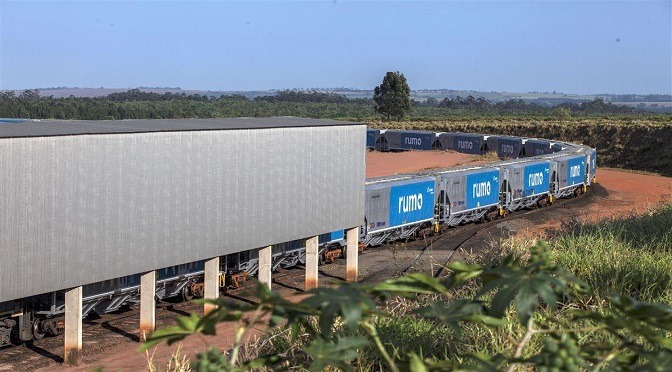 MS será entreposto do maior corredor ferroviário de exportações de grãos do Brasil Ministério dos Transportes diz que renovação de concessões dá fôlego para revitalização e expansão da malha ferroviária em todo o país, incluindo 1.600 km entre os portos de Santos (SP) e Corumbá (MS).