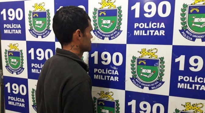 Após denúncia, foragido da Justiça é preso no Orestinho Foragido foi levado para a Delegacia de Pronto Atendimento Comunitário (Depac). (Foto: Divulgação/ PM).