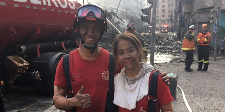Bombeira de Andradina trabalha em incêndio na capital paulista A bombeira Miryan Mayra Moraes no local da tragédia