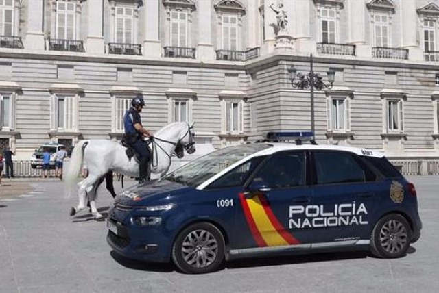 Espanha mantém nível de alerta terrorista e reforça segurança em zona turística Espanha mantém nível 4 de alerta ao terrorismo e reforça segurança em zonas turísticas (J. J. Guillén/ Agência EFE)