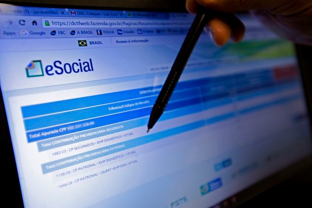Empregadores domésticos têm até hoje para pagar eSocial Quem perder o prazo do eSocial pagará multa de 0,33% por dia de atraso, limitada a 20% do total (Marcelo Camargo/Agência Brasil)