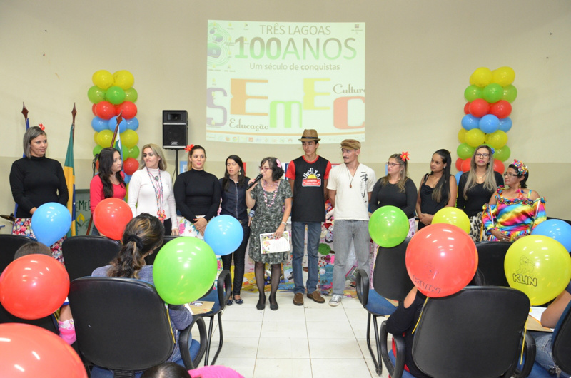 Projeto da Secretaria de Educação visa aprimorar a formação de adultos leitores Os encontros do projeto acontecem quinzenalmente até o final de 2015. (Foto: Assessoria)