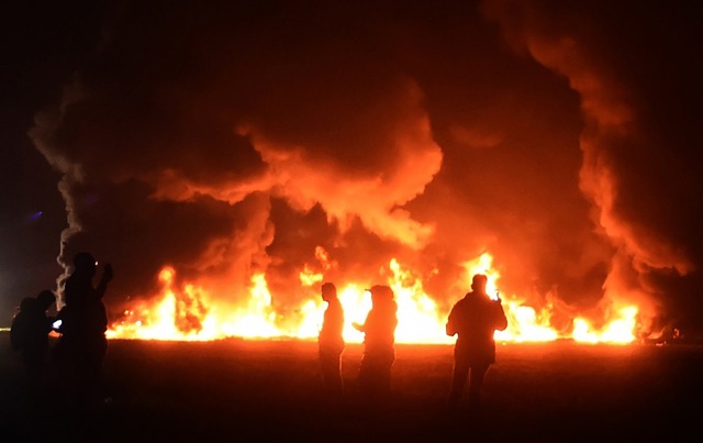 Sobe para 66 o número de mortos em explosão de oleoduto no México Fogo consome local da explosão de um oleoduto em Tlahuelilpan, no estado mexicano de Hidalgo. — Foto: Alfredo Estrella/AFP
