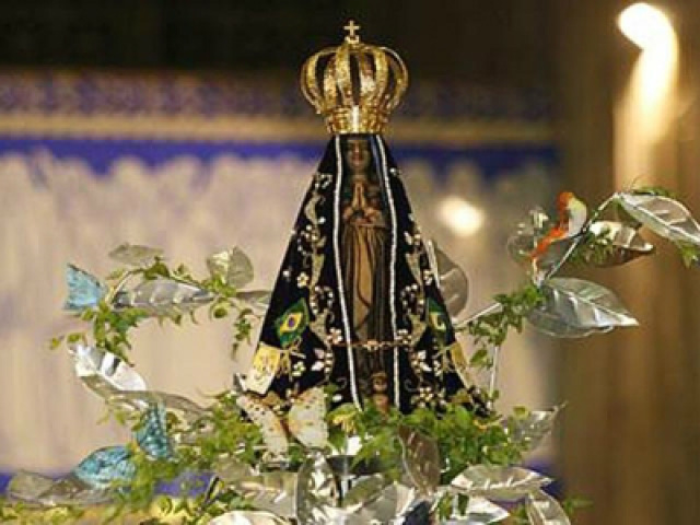 Os fiéis aguardam com ansiedade a imagem da santa, que ficará no estado por nove dias (Foto: Arquivo)