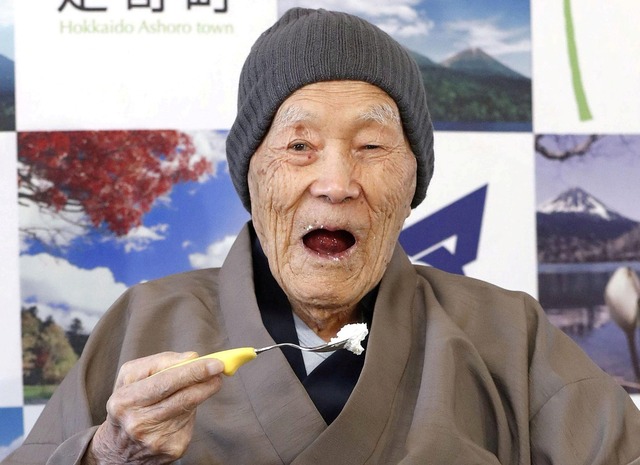Homem mais velho do mundo morre aos 113 anos no Japão Imagem de arquivo de Masazo Nonaka em Ashoro, na ilha japonesa de Hokkaido, em 10 de abril de 2018. — Foto: Reuters