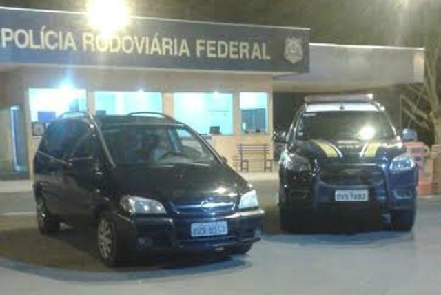 Pastor é preso por dirigir com CNH falsa em Três Lagoas A ocorrência foi registrada às 22h20 desta segunda-feira (18), na base da PRF no km 21 da BR-262. (foto: PRF)