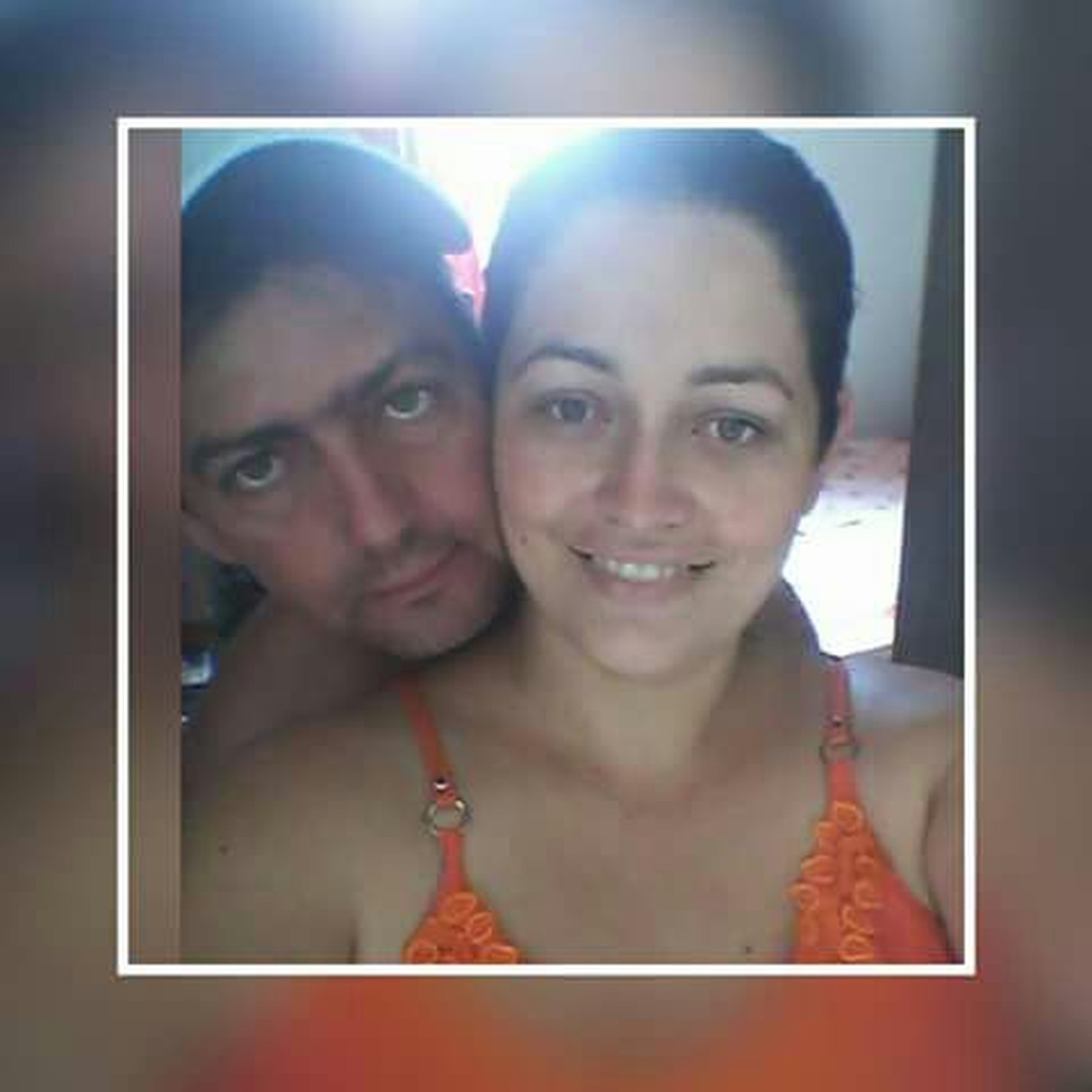 Homem morre após fraturar a coluna em pula-pula Márcio Queiroz, de 42 anos, e a mulher dele, Elaine Santos (Foto: Arquivo Pessoal)