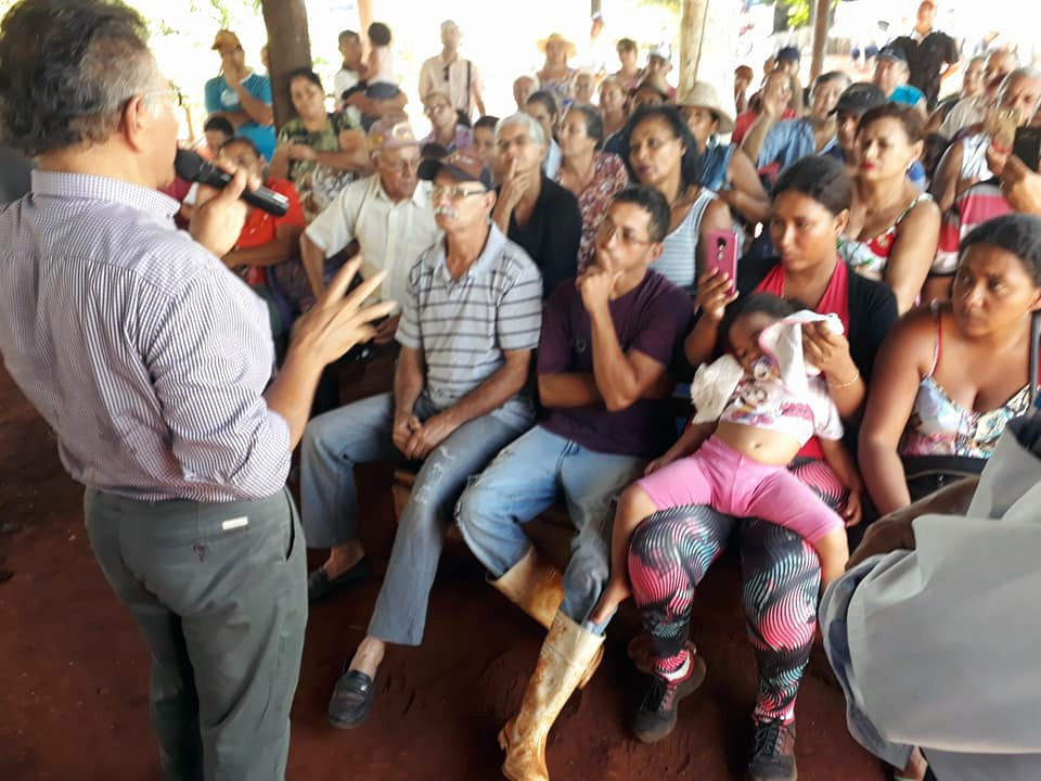 Odilon disse aos acampados que é posível fazer reforma agrária respeitando-se os direitos de todos. (Fotos: Assessoria)