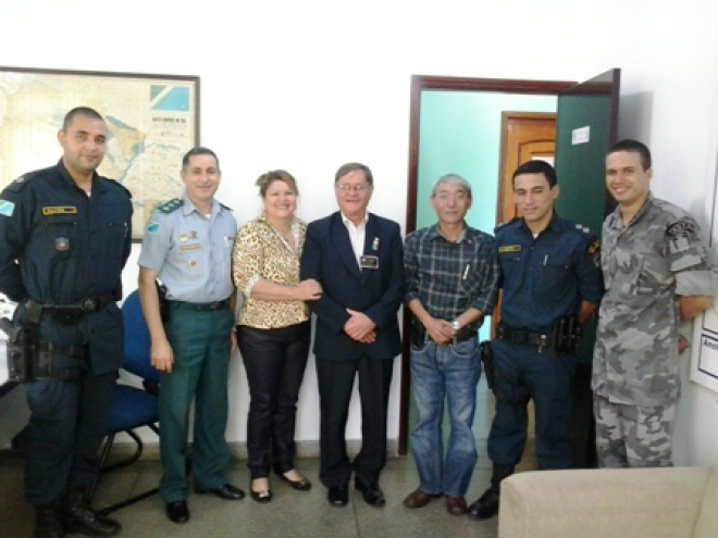 PM de Três Lagoas recebe a visita do governador do Rotary O governador conheceu as instalações da Unidade COPOM onde pode acompanhar o controle de viaturas (Foto: Divulgação/Assecom)