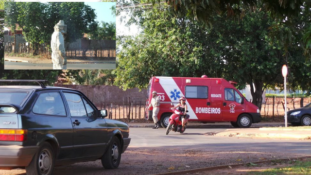 No cruzamento de vias em frente ao cemitério, existem dois pés de manga e em um deles uma colméia, que aterrorizou a vizinhança; no detalhe, um cabo bombeiro, paramentado, mas que também foi vítima das picadas (Foto: Ricardo Ojeda) 