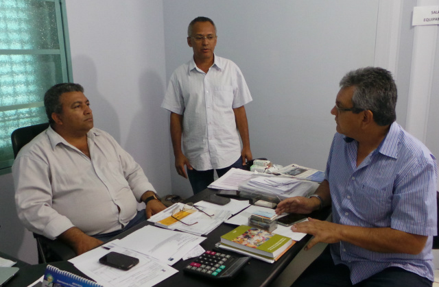 O líder sindical Nivaldo Moreira disse ao Perfil News que desde sexta-feira passada oito funcionários da entidade foram escalados para recepcionar as pessoas que buscam consegui uma vaga de trabalho (Foto: Perfil News)