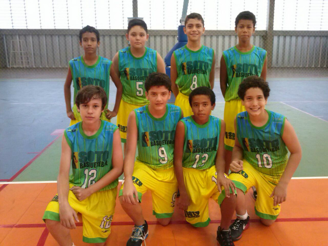 Equipes de basquete e natação representam Três Lagoas em competições AS competições foram em São José do Rio Preto (SP). No destaque um das esquipes de basquete. (Foto: Assessoria)