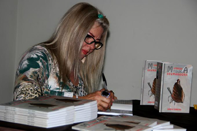 Lançamento de “Crônicas - Mitologia de Uma Bugra” será no dia 6 de junho Vanda é produtora de literatura e artes visuais, compositora e ativista ecológica, publicou 12 livros e possui 26 obras de sua autoria (Foto: Divulgação/Assecom)