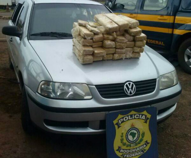 PRF prende homem transportando 36 kg de maconha A apreensão foi no KM 68 da BR 463 em Ponta Porã e encaminhada para Delegacia de Polícia Civil local (Foto: Divulgação/PRF)