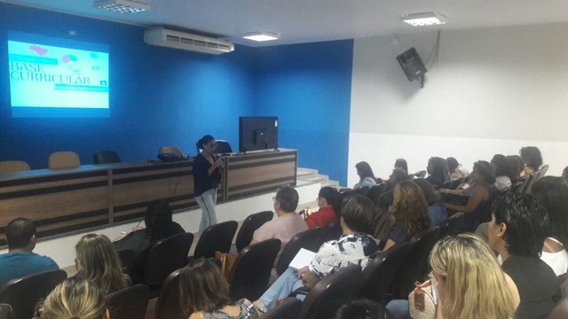 Diretores das Unidades Educacionais da REME recebem formação sobre a BNCC O documento – Proposta Curricular – deverá estar pronto em 2019 para ser aplicado nas escolas no início de 2020 (Foto/Assessoria)