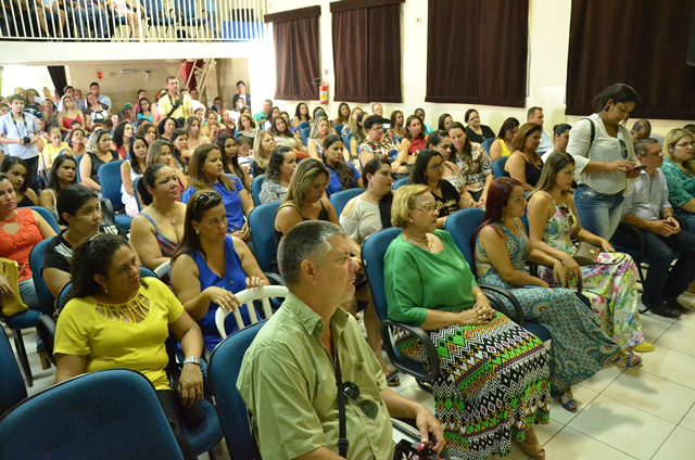A solenidade de posse ocorreu na manhã desta quinta-feira (11), no Centro Cultural, com a presença da prefeita Marcia Moura (PMDB), vereadores e secretários municipais. (Foto: Assessoria)
