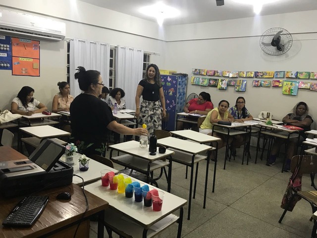 Professores da REME participam de Formação Continuada do PNAIC Encontro reafirmou compromisso e responsabilidade de todos os profissionais com a alfabetização, o letramento e a aprendizagem de todas as crianças da Rede Municipal (Foto/Assessoria)