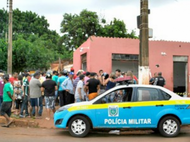 Homem foi morto na borracharia em que trabalhava
e morava (Foto: Osvaldo Duarte/Dourados News)
