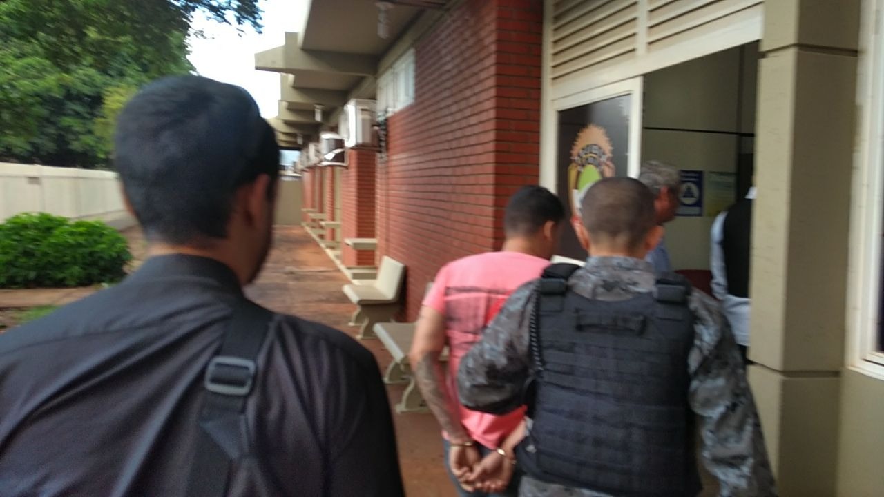 Morte de três-lagoense foi ‘encomendada’ por mãe de criança que ele estuprou Um dos mandados de prisão foi cumprido em Dourados. (Foto: Oswaldo Duarte/ Divulgação).