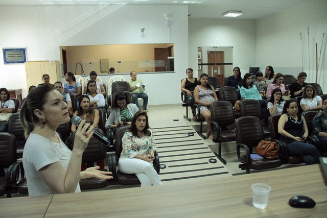  A palestra teve a  participação das duas profissionais da Clínica da Criança (Foto/Assessoria)