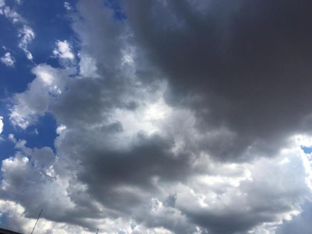 Inmet alerta para tempestade com granizo em 22 cidades de MS Nuvens carregadas na tarde desta quarta-feira no Jardim dos Estados em Campo Grande (Foto: Guilherme Henri)