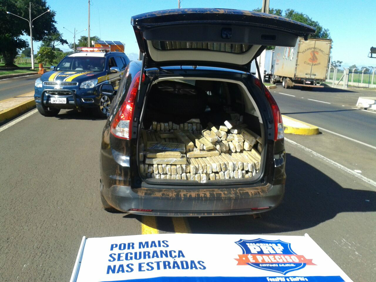 862,7 kg de maconha  apreendidos na BR-163. (Foto: PRF)