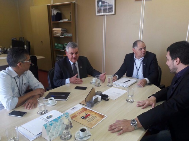 Prefeito pleiteia recursos para obras e discute detalhes da cedência da área da NOB O prefeito Angelo Guerreiro participou de 15 reuniões em Brasília (Foto/Assessoria)