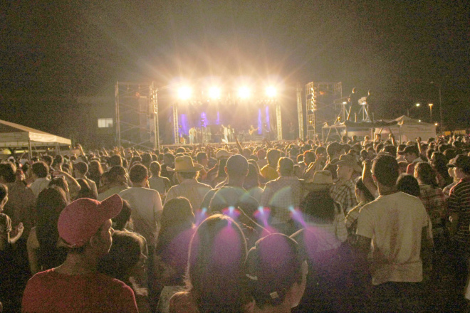 Estima-se há presença de 4000 mil pessoas no show.
Foto Yuri Spazzapan