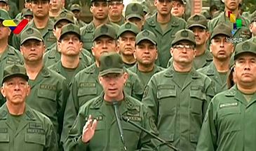 Militares juram lealdade a Maduro e rechaçam "ingerência externa" Militares de várias regiões da Venezuela manifestam apoio a Maduro - Telesur/ Reprodução