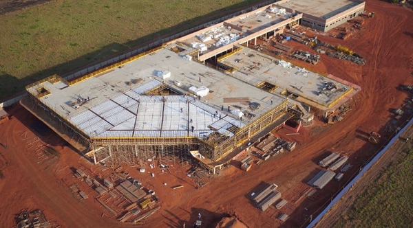 Com mais de 100 pessoas trabalhando, Hospital Regional de Três Lagoas tem 15% da obra completa Obras do Hospital Universitário de Três Lagoas. Foto: J.J. Caju