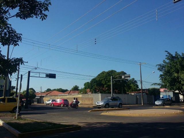 Final de semana com previsão de muito calor em Três Lagoas Céu sem nuvens na manhã deste sábado em Três Lagoas e não há previsão de chuva para os próximos dias. (Foto: Patrícia Miranda)