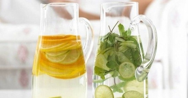 Comer, amar...hidratar! Nutricionista dá dicas de alimentos e bebidas para se refrescar nesse verão Águas aromatizadas são uma boa alternativa para hidratar. Foto ilustrativa/Site GreenMe