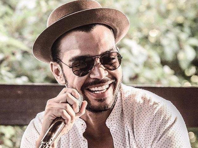 De carona em carro roubado, Thiago Brava fica "a pé" em rodovia de MS Cantor ainda fará show em Pedro Juan Caballero, esta noite (14), depois de ser liberado pela PRF. (Foto: Reprodução/Facebook)