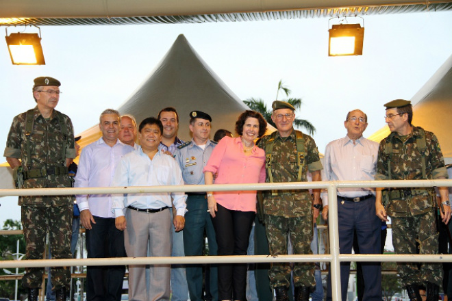 Foi um Desfile Militar das tropas e viaturas do Comando Militar do Oeste (CMO)(Foto: Divulgação/Assecom)