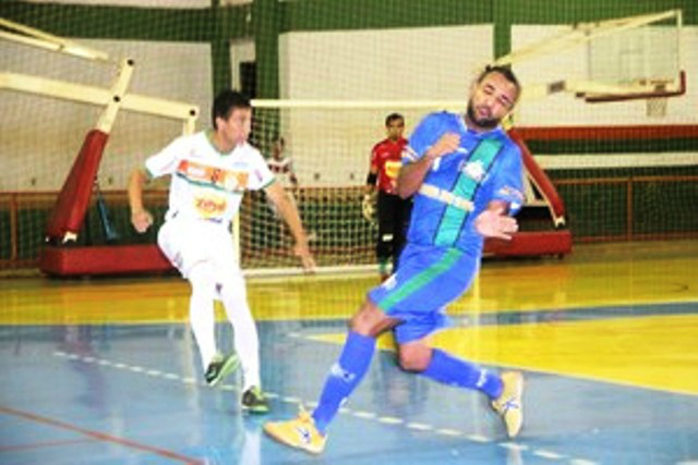 Partida da Copa Morena de futsal na sede de Naviraí (Foto: Orisvaldo Sales/Naviraiense)