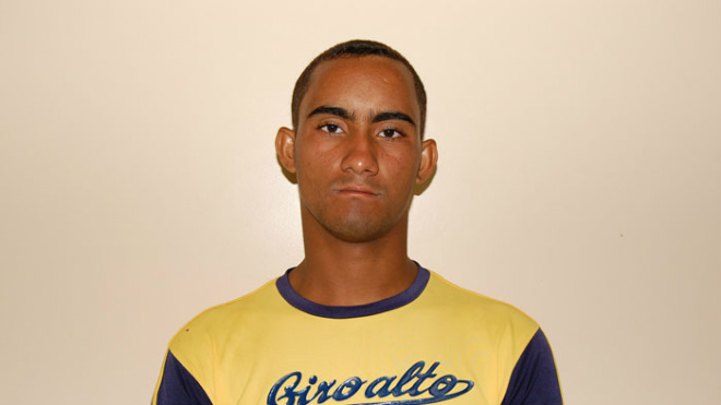 Anderson Rodrigues, de 24 anos, estava imóvel e deitado em um colchão (Foto: Divulgação)