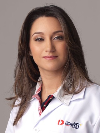Estiagem prejudica saúde de animais e pessoas e traz desafios para alimentação e hidratação Veterinária Ana Carolina Alves Correa deu conselhos importantes para manter os animais domésticos e de grande porta saudáveis durante o período seco. Foto: Divulgação.