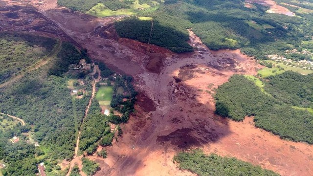 Lei de segurança de barragens patina há 8 anos Barragem da mineradora Vale se rompe e atinge Brumadinho, em Minas Gerais. Foto: Corpo de Bombeiros/Divulgação