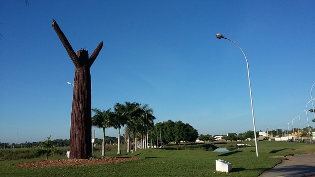 Céu sem nuvens, nesta manhã na Lagoa Maior. (Foto: Patrícia Miranda)