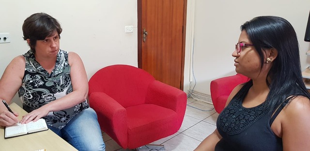 Mulher denuncia troca de medicação de filha de 6 anos no Hospital Auxiliadora A mãe da criança falou que fez quatro anos de enfermagem e está habituada aos procedimentos em hospitais (Foto: Ricardo Ojeda)