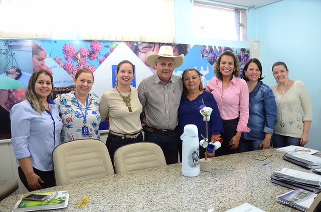 Junto com a programação das principais ações, foi também entregue o Pacto de Aprimoramento de Gestão e o Diagnóstico Socioassistencial (Foto/Assessoria)