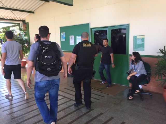 Gaeco faz busca e apreensões na sede do Detran, em Campo Grande (Foto: Graziela Resende)