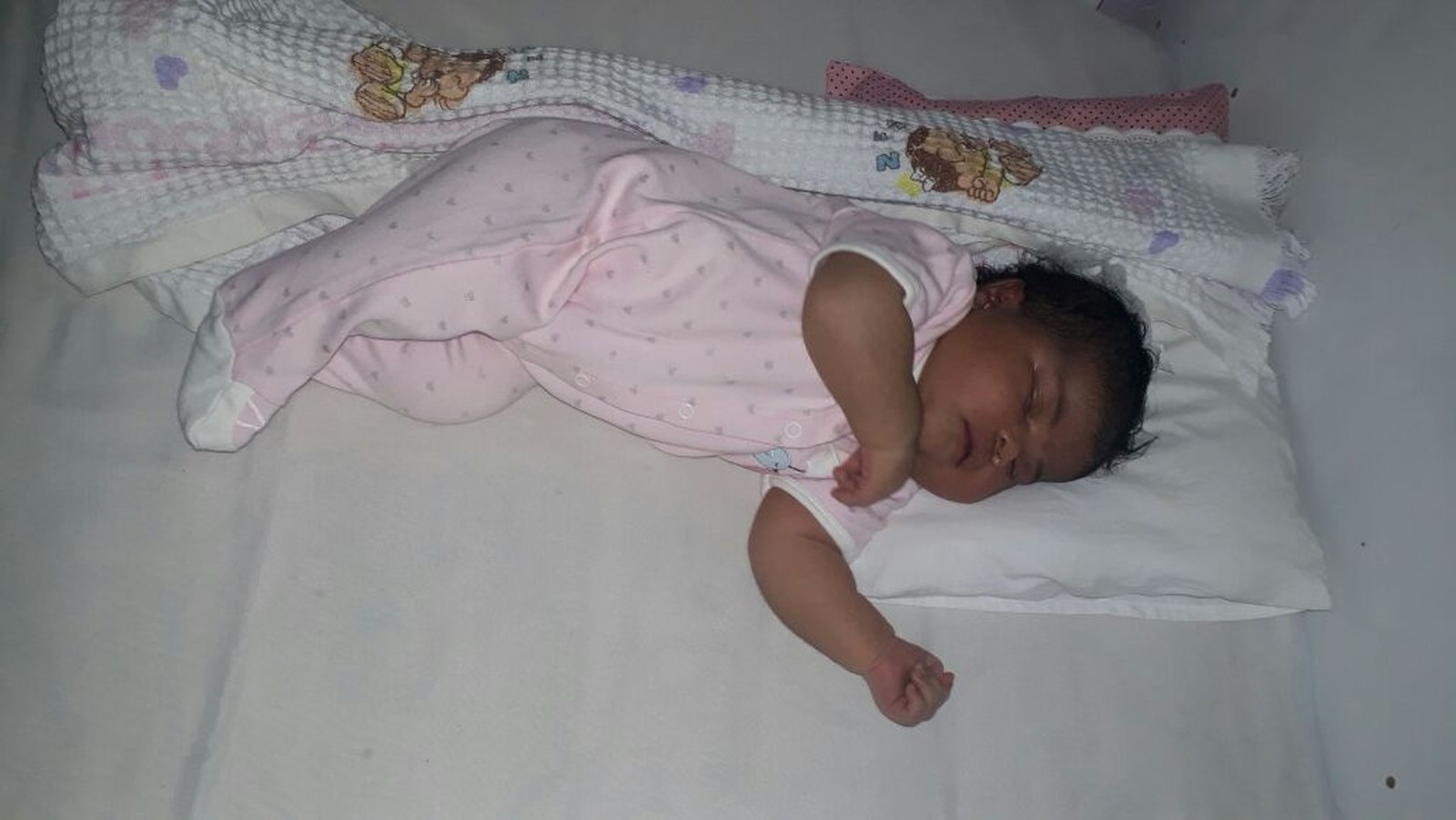 Gari de 37 anos dá à luz uma menina com mais de seis quilos Bebê nasceu com mais de seis quilos em Porteirinha (Foto: Aquivo pessoal)