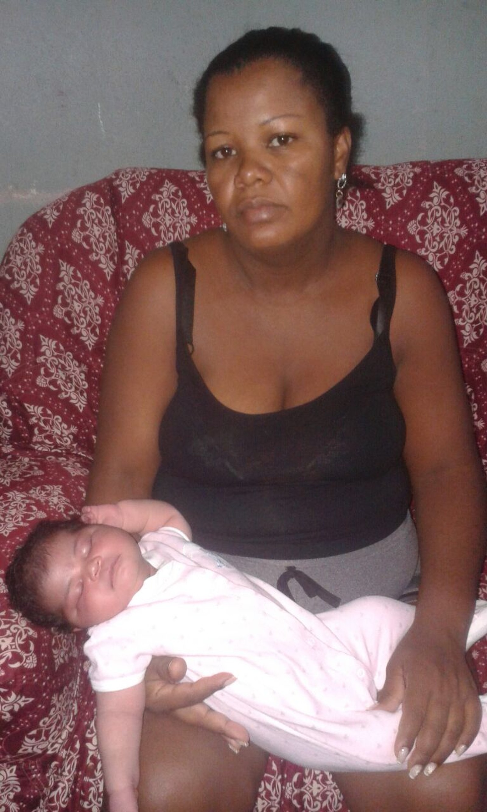 Gari de 37 anos dá à luz uma menina com mais de seis quilos Luzia e Eloá passam bem (Foto: Arquivo Pessoal)