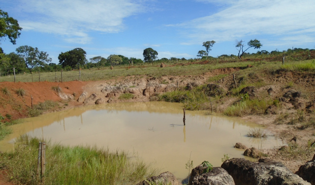 Local onde houve as erosões e o afloramento lenços. (Foto: PMA-PMMS)